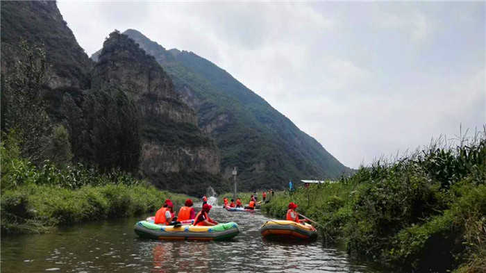 仅70元就享受80元的【张家口】上马山漂流景区成人门票一张。水大好玩，激流刺激，让你忘却烦恼，开心快乐的享受水上游玩的乐趣。