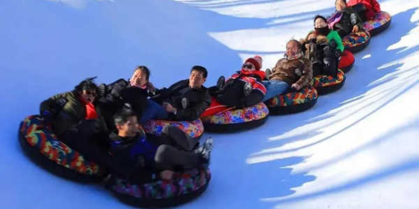 仅18.8元抢购价值128元的蜗牛谷滑雪场不限时戏雪票一张，包含门票、戏雪门票、雪地足球、旋转陀螺、雪地碰撞球、堆雪人、打雪仗、雪碟、吊兰秋千、网红秋千、网红桥、棉花糖蹦蹦云、网游攀爬、溜索、V网数